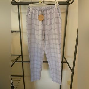 Clad and cloth. Pants. Size small.